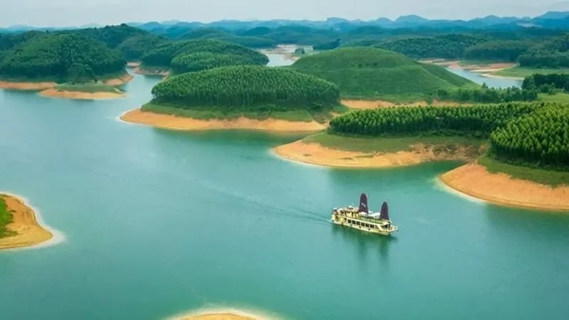 ho thac ba vinh ha long tren nui